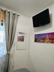 A television and/or entertainment centre at Casa Sant'Anna
