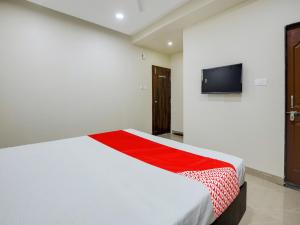 Un ou plusieurs lits dans un hébergement de l'établissement OYO Hotel Deepali Inn