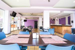 TV a/nebo společenská místnost v ubytování Hotel Kavia + 37 fotografií