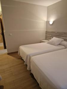 Postel nebo postele na pokoji v ubytování Hotel La Quinta + 16 fotografií