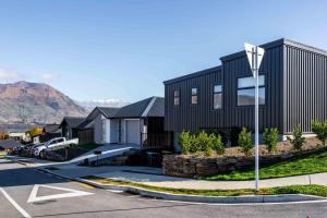 Nespecifikovaný výhled na hory nebo výhled na hory při pohledu z prázdninového domu