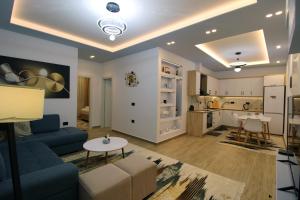 a living room with a couch and a table at Sarande Luxury Central apartment Reni Risi in Sarandë