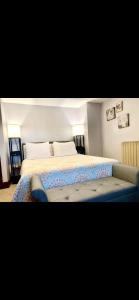 Katil atau katil-katil dalam bilik di Cozy 2nd Floor Apartment With Private Entrance
