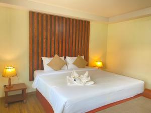Una cama o camas en una habitación de Phi Phi Little Star Resort