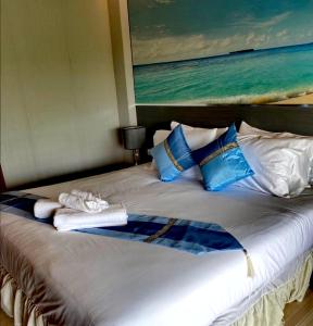 a bed with two towels and pillows on it at AD Resort Cha-am/Huahin by room951 in Ban Bo Khaem