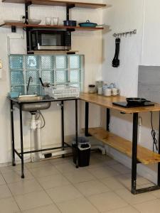 Una cocina o zona de cocina en Suites Brisa Marina - Playa Regatas y Malecón