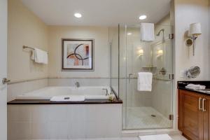 a large bathroom with a tub and a shower at MGM Studio Suite with POOL VIEW Tower 1 in Las Vegas