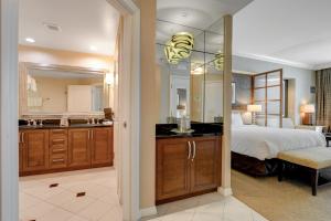 a bedroom with a bed and a large mirror at MGM Studio Suite with POOL VIEW Tower 1 in Las Vegas