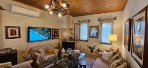 Μια τηλεόραση ή/και κέντρο ψυχαγωγίας στο Ryan's house