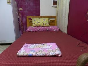 a small bed with a hello kitty blanket on it at برج بيلو بيتش in Alexandria