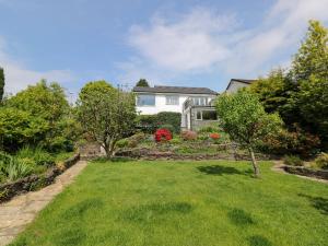 Κήπος έξω από το Briars Lea