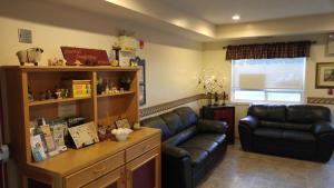 Gallery image of Crossfield Country Inn in Crossfield +3 photos