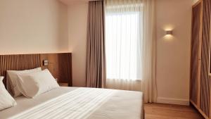 Postel nebo postele na pokoji v ubytování Sól by Privé - Boutique Hotel - Kepi i Rodonit
