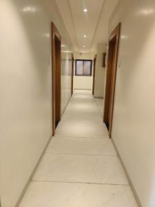 an empty corridor of an office building with a long hallway at Hotel Bhaiji Executive in Nānded