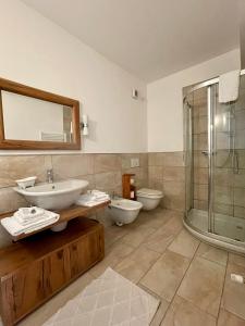 a bathroom with two sinks and a shower at Agriturismo La Selvaggia in Mandello del Lario