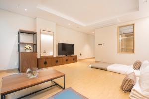 TV a/nebo společenská místnost v ubytování Hotel Central Bay + 18 fotografií