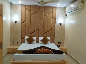 Hotel Grand Inn客房内的一张或多张床位