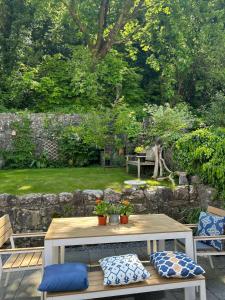 a patio with a table and chairs and a garden at View at 142 in The Mumbles
