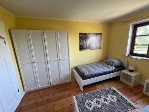 a bedroom with a bed and a large closet at Gästehaus Villa Amann, Nähe Porsche, Flughafen, Messe , Haus Auensee & BMW in Leipzig