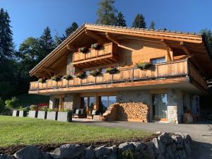 a large wooden house with a balcony at Chalet La Renarde in Villars-sur-Ollon