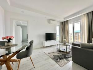 a living room with a glass table and a couch at Double Studio B601 StayInn by Cosmopolis in Ştefăneştii de Jos