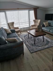 a living room with a couch and a coffee table at O'CHENA AKYUZ PAR in UZUNGÖL in Çaykara