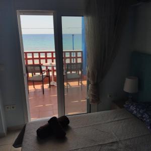 Ảnh trong thư viện ảnh của Calm and peaceful First Line House in front of the sea ở Sozopoli +20 ảnh