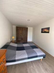 Postel nebo postele na pokoji v ubytování charme, calme et authenticité côte des légendes