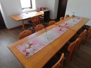 a long wooden table with flowers on it at Casa Bunicii in Sasca Montană