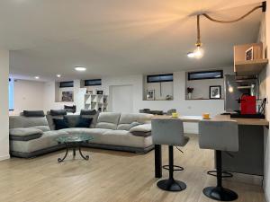 a living room with a couch and a table at La Perla in Monza