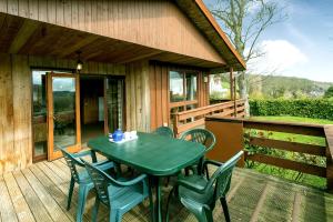 Rõdu või terrass majutusasutuses Holly Lodge sleeps 6 wheelchair access +19 fotot