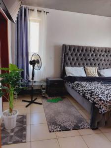 Ένα ή περισσότερα κρεβάτια σε δωμάτιο στο Strategically Located 3 Bedroom Apartment 15minutes from the Airport +142 φωτογραφίες