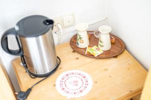 Set per la preparazione di tè e caffè presso Haus Widdersteinblick