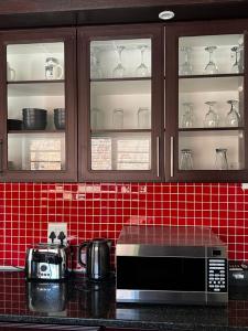 Kuchyň nebo kuchyňský kout v ubytování Kimberly Luxury Suites