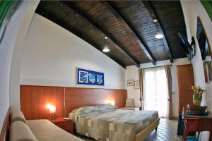 A bed or beds in a room at B&B La Veduta