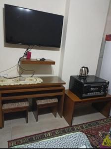 Televisyen dan/atau pusat hiburan di Studio at North Cost