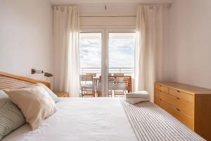 Postel nebo postele na pokoji v ubytování Sunset oceanfront + 30 fotografií