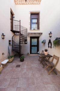 a patio with a spiral staircase in a building at Casa Rural Bellamonte in Belmonte