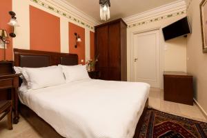 En eller flere senger på et rom på Enavlion Hotel