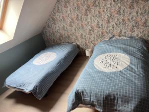 a bed with a have a stop day pillow on it at Maison récente calme 24 heures du Mans 9 couchages in Le Mans