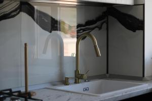 Koupelna v ubytování Apartament Teiu’s Ultracentral Baia Mare + 28 fotografií