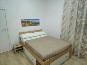 Säng eller sängar i ett rum på Trilocale Del Mandorlo