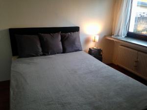 Posteľ alebo postele v izbe v ubytovaní Ferienhaus Windmühlenweg mit großem sonnigen Garten -Neu-