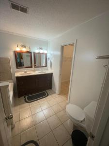 Bagno di Spacious, State Line, Private Pool with king Beds