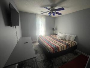 Letto o letti in una camera di Spacious, State Line, Private Pool with king Beds