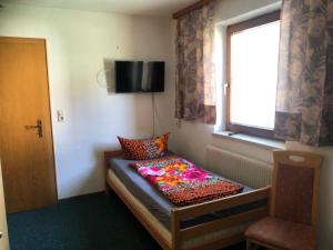 En eller flere senge i et værelse på Appartement Grünfelder