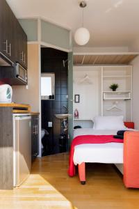 A kitchen or kitchenette at The Terrace with Acropolis & Athens view