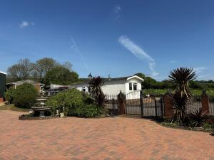 Gallery image of 2 Bed Chalet on working farm in Cullompton