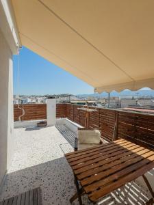 A balcony or terrace at The Terrace with Acropolis & Athens view Még 20 kép