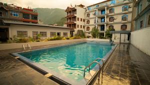 Bazén v ubytování Royal Kushma Resort nebo v jeho okolí